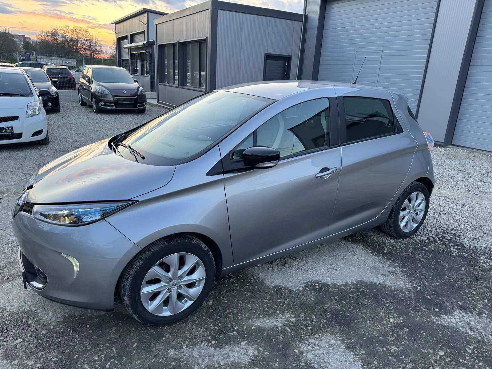 Renault Zoe UNIKAT* TOP* 064218km* Navi* KAMERA*  | Mobile.bg — изображение 1