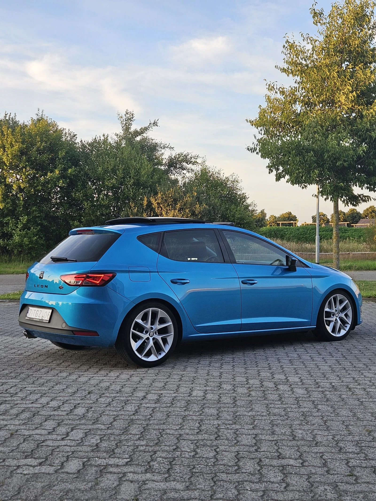 Seat Leon FR 2.0TDI Limited Edition Panorama [Alor Blue] - изображение 6