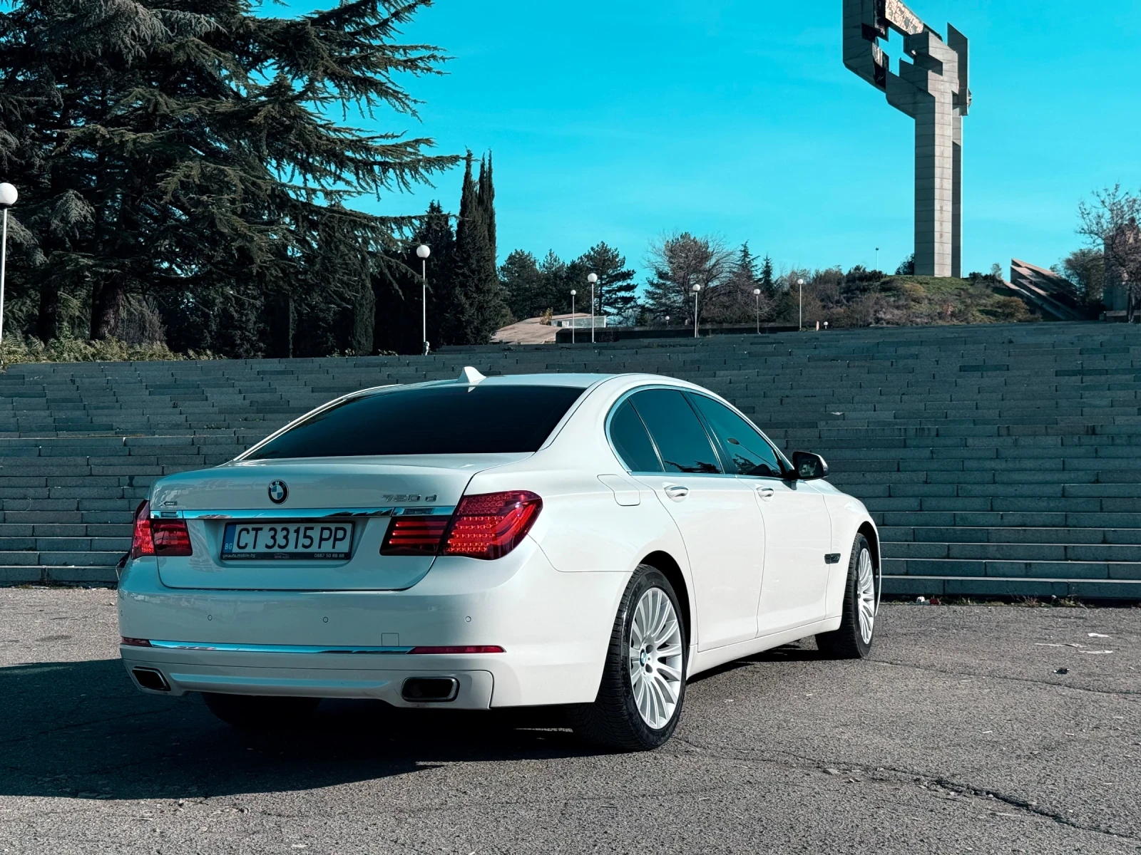 BMW 750  - изображение 5