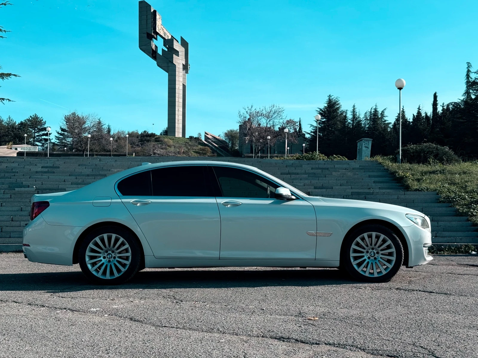 BMW 750  - изображение 3