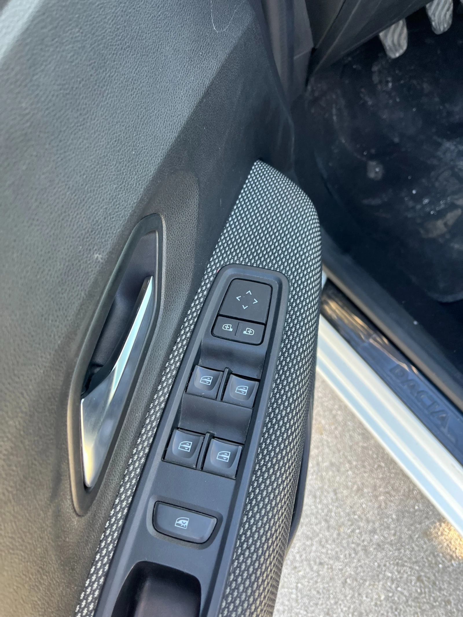 Dacia Sandero 1.0 - изображение 6