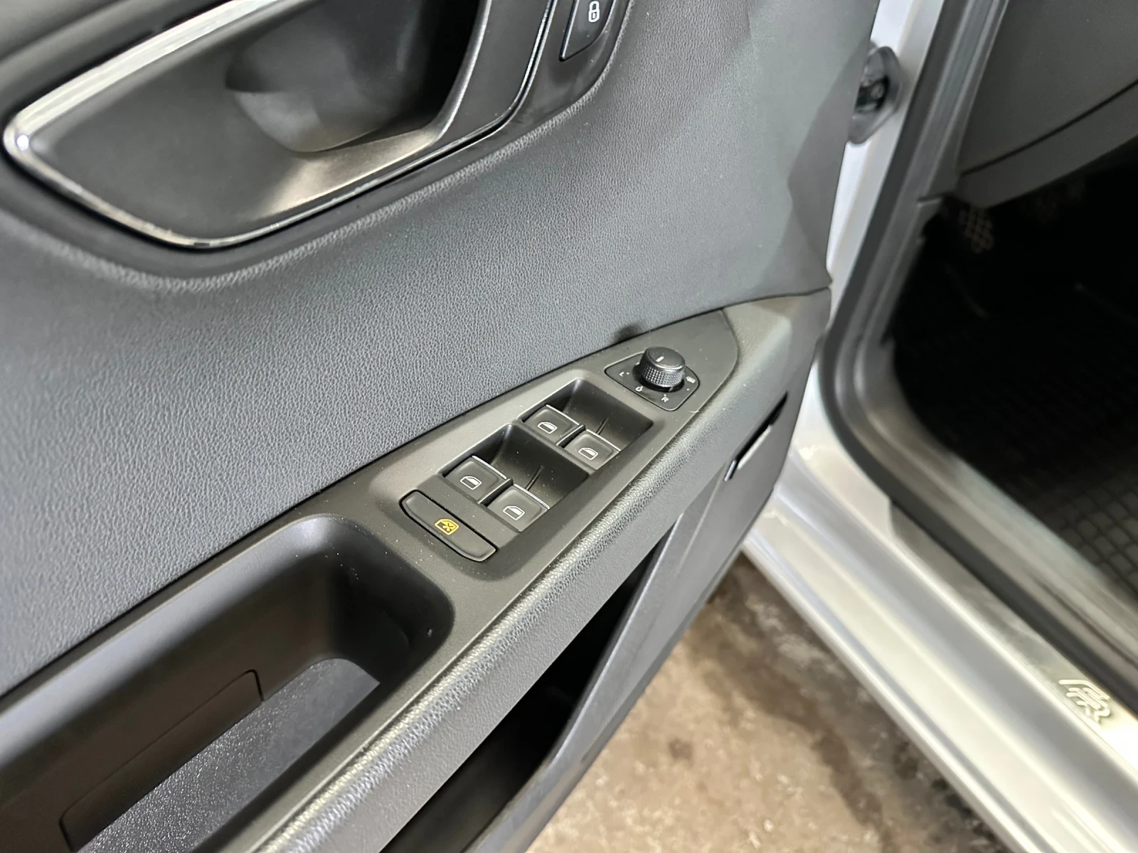 Seat Leon Fr-Matrix-Distronic-Line Assistant , снимка 14 - Автомобили и джипове - 54020897