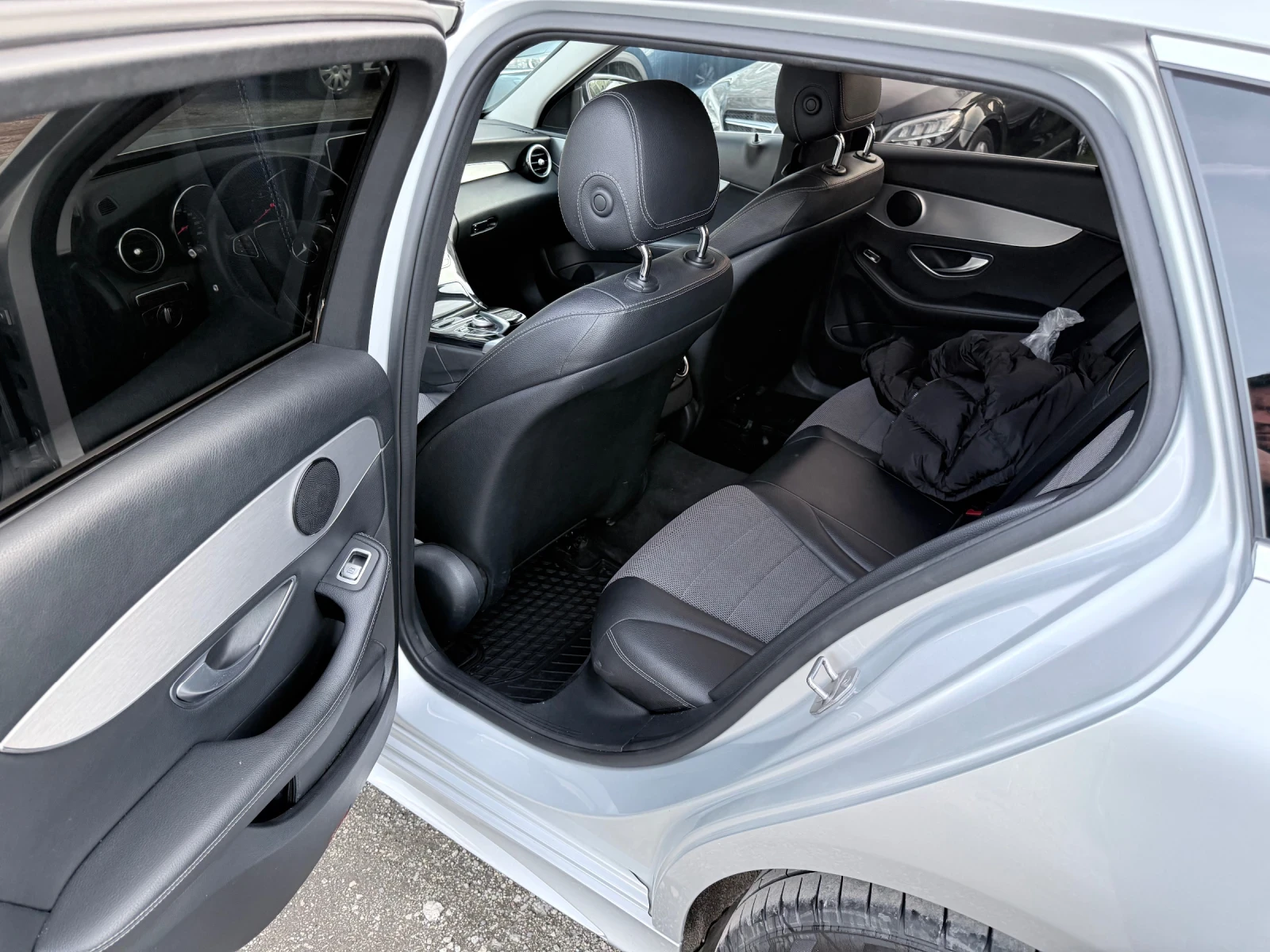 Mercedes-Benz C 220 4-matik , снимка 10 - Автомобили и джипове - 54115953