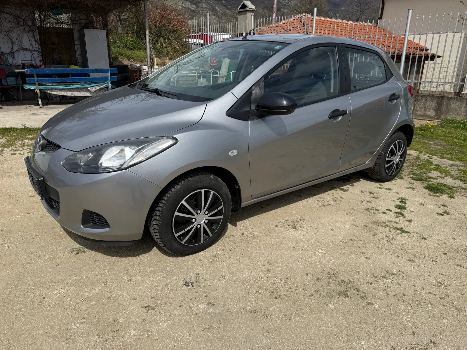 Mazda 2 1.3 бензин 90 хил. Км | Auto.bg — изображение 1