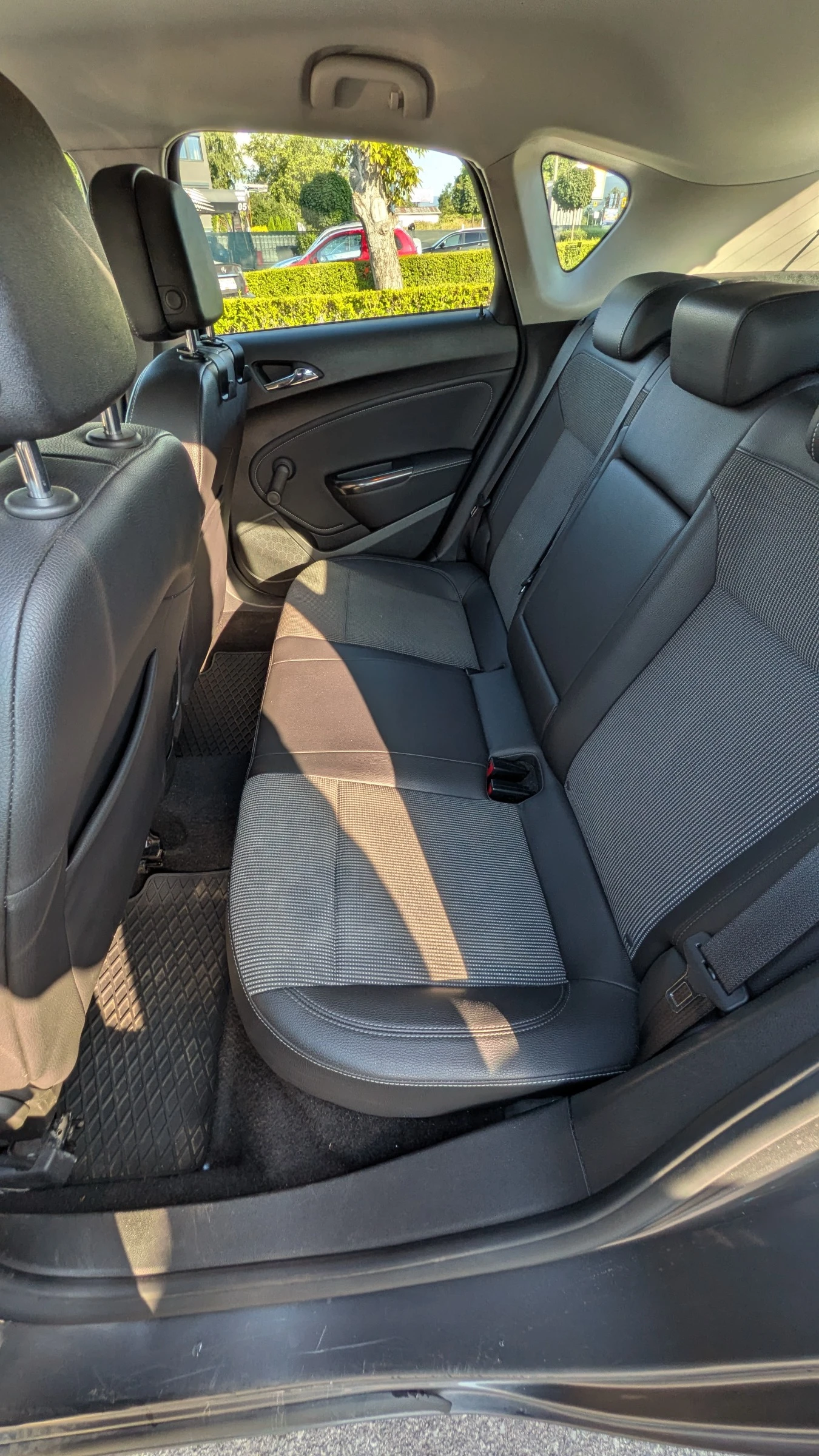 Opel Astra J 1.4 газ/бензин, снимка 13 - Автомобили и джипове - 55545271