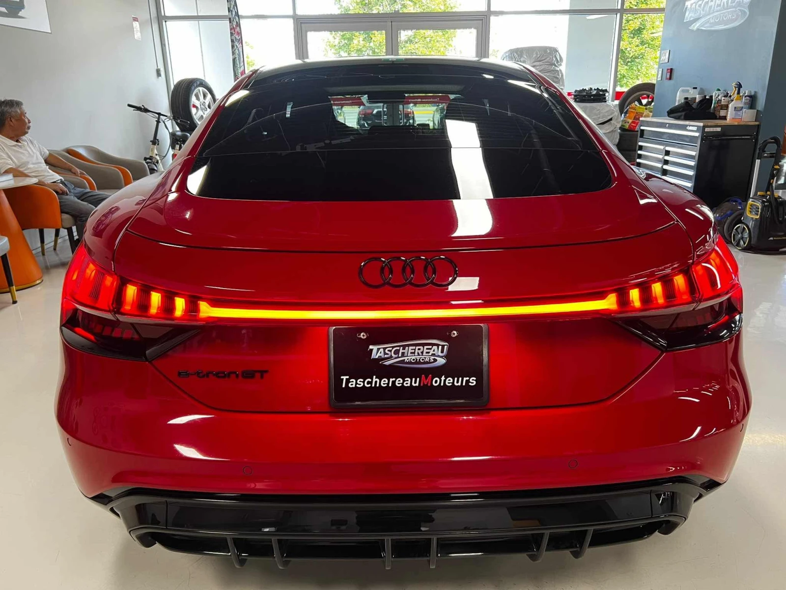 Audi E-Tron GT * quattro * CARFAX * ОПЦИЯ ЗА ФИНАНСИРАНЕ, снимка 4 - Автомобили и джипове - 56113065