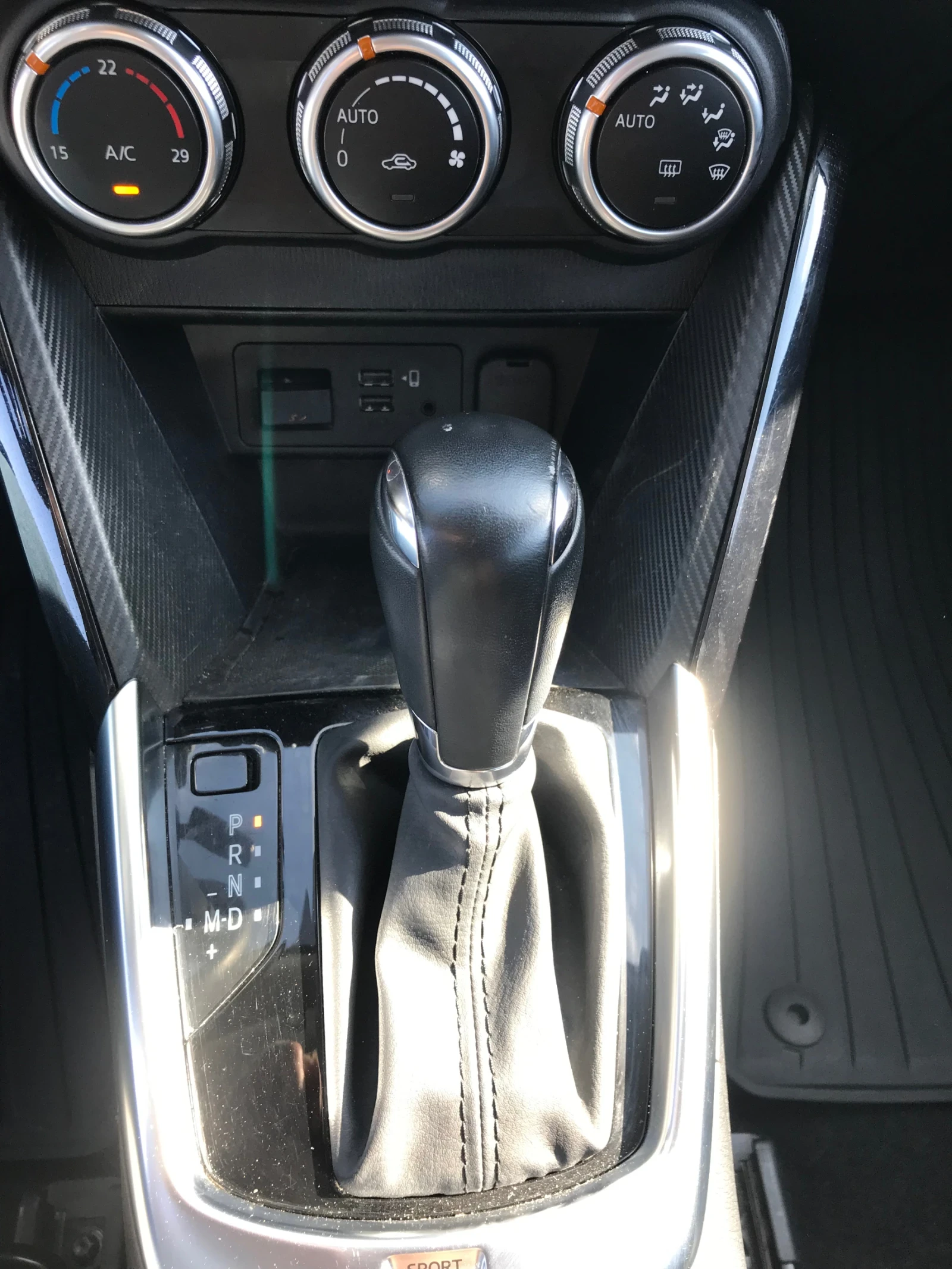 Mazda 2 1.5I AVTOMAT , снимка 9 - Автомобили и джипове - 56201546