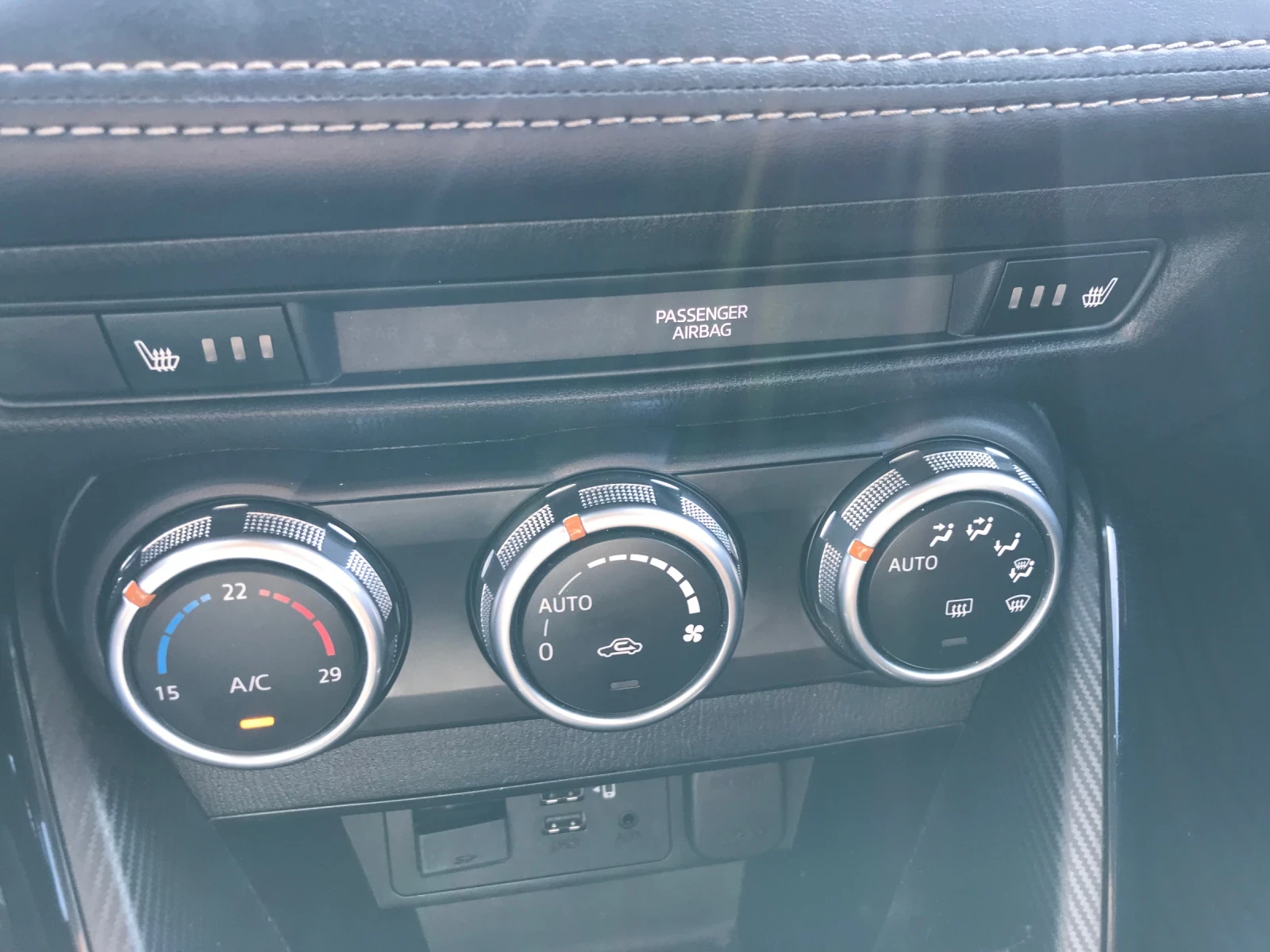 Mazda 2 1.5I AVTOMAT , снимка 8 - Автомобили и джипове - 56201546