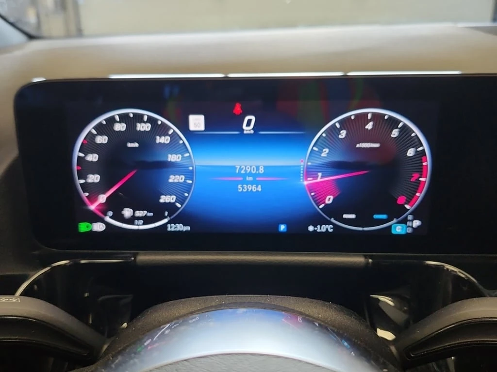 Mercedes-Benz GLA 250 PANO| HEATED SEATS| MEMORY - изображение 9