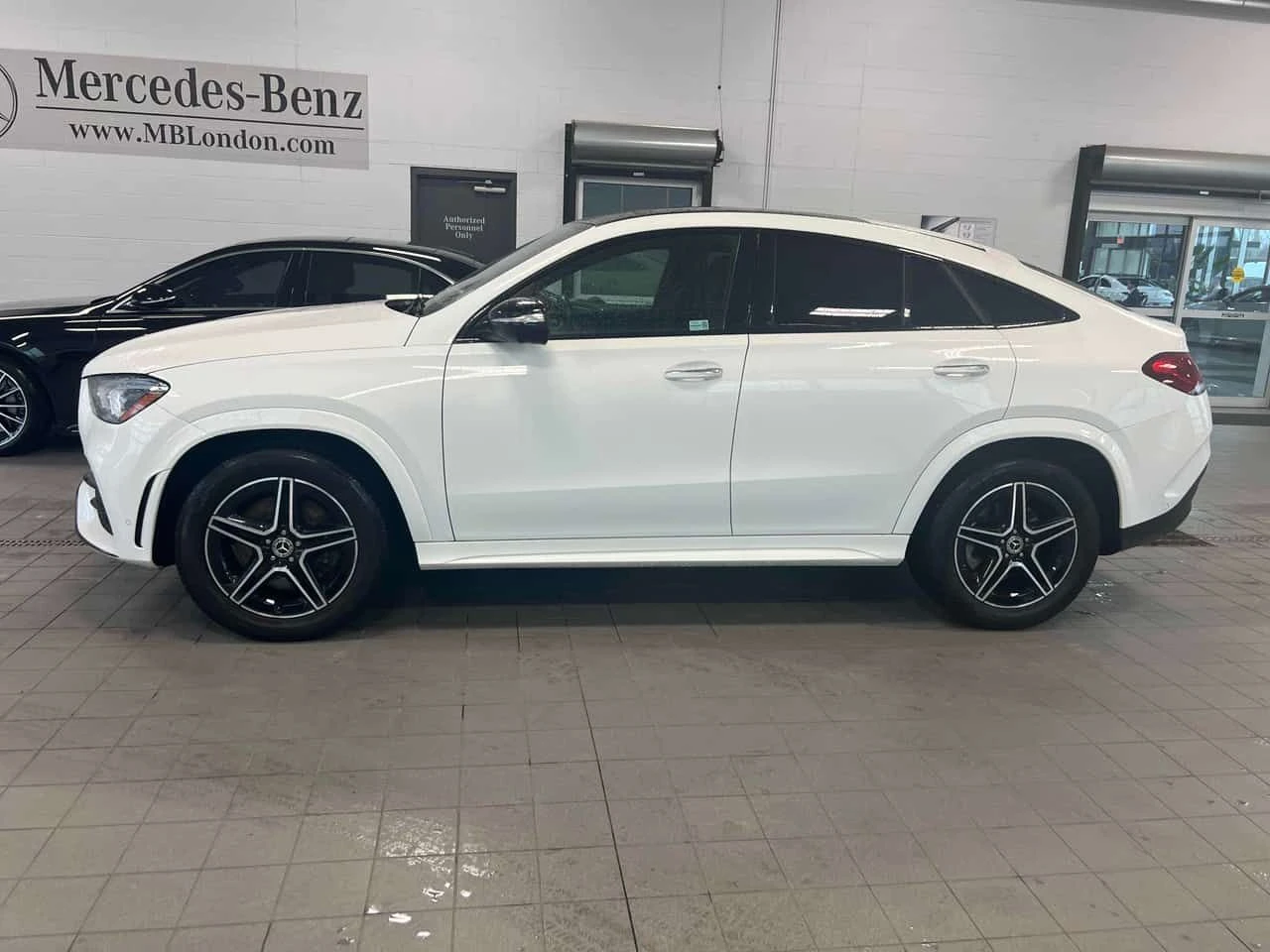 Mercedes-Benz GLE 450 * 4MATIC* DISTRONIC* BURMESTER* 360КАМЕРИ* , снимка 2 - Автомобили и джипове - 54527851