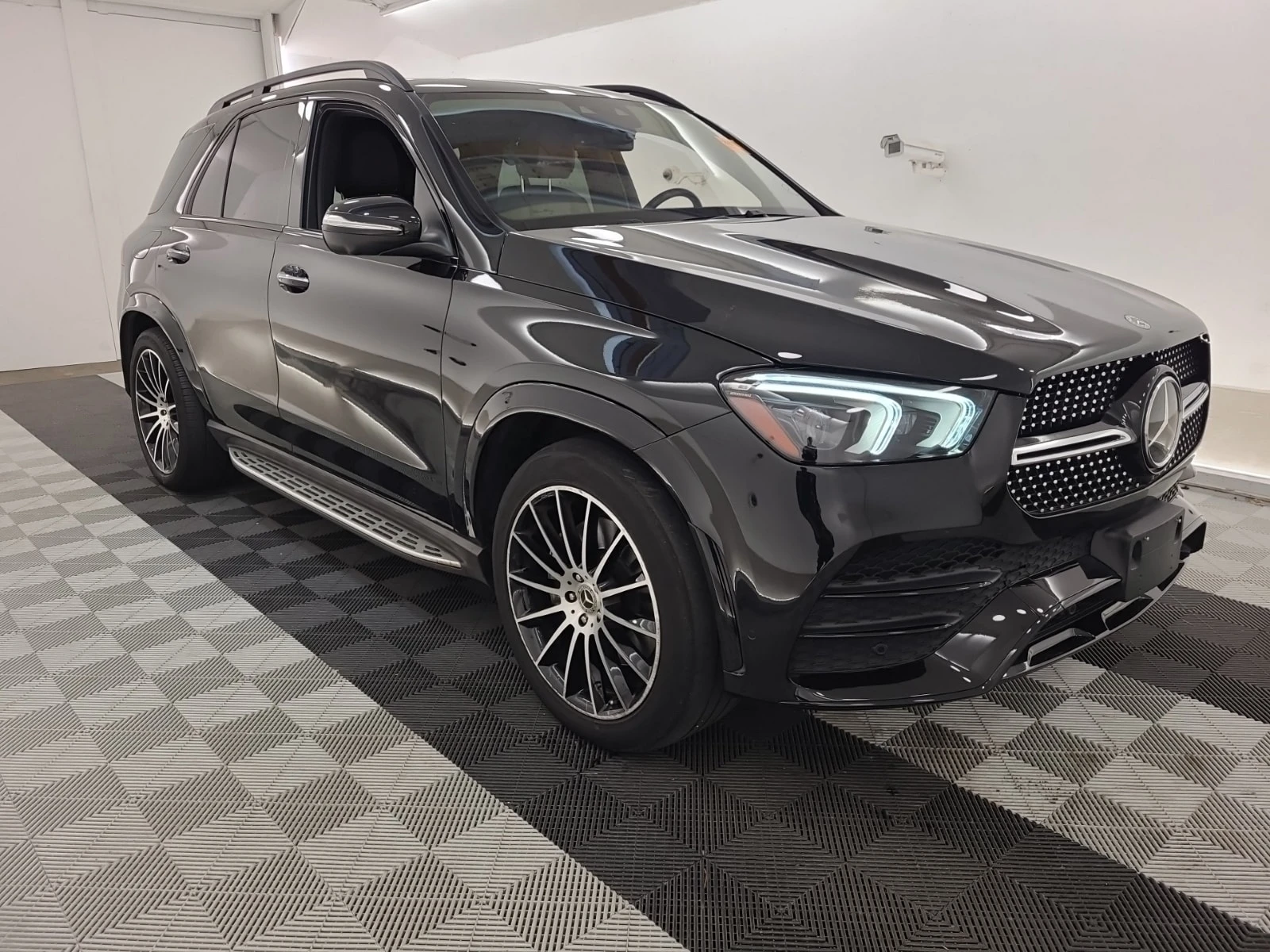 Mercedes-Benz GLE 450  AMG / ДИСТРОНИК / 360 / BURMESTER / PANO / AMB , снимка 2 - Автомобили и джипове - 55898334