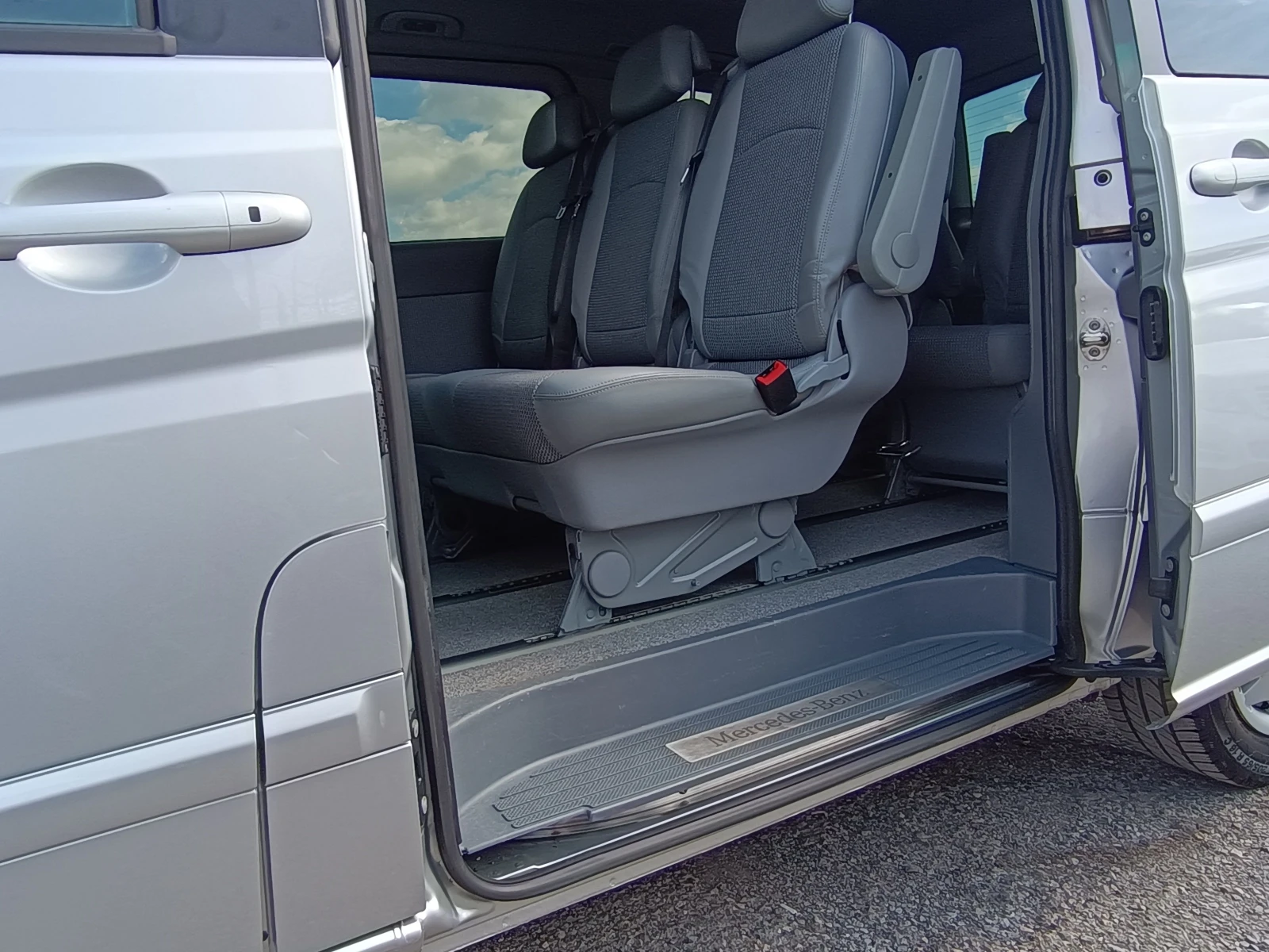 Mercedes-Benz Viano 3.0-204к.с.! 226хил.км !!! ШВЕЙЦАРИЯ !, снимка 8 - Бусове и автобуси - 54156277