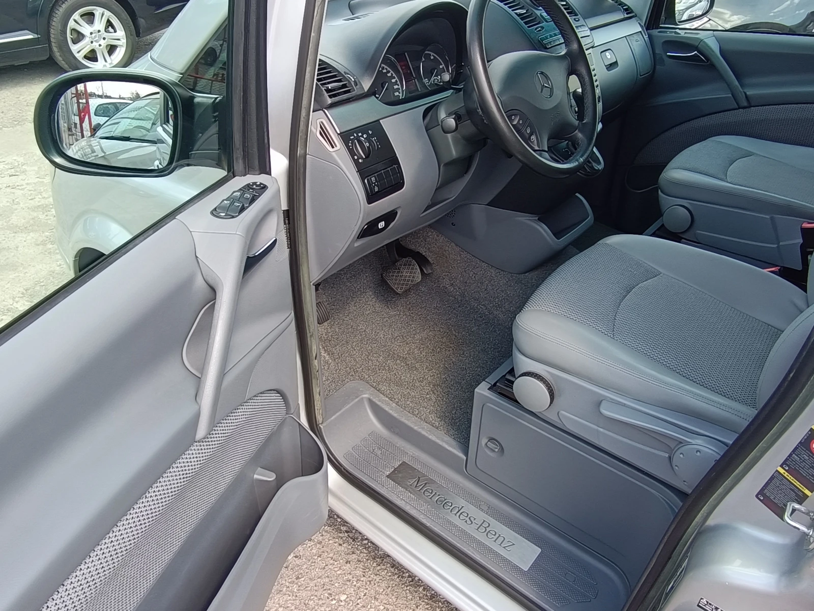 Mercedes-Benz Viano 3.0-204к.с.! 226хил.км !!! ШВЕЙЦАРИЯ !, снимка 5 - Бусове и автобуси - 54156277