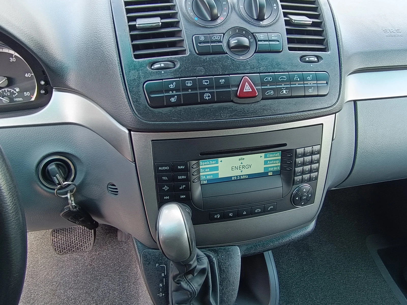 Mercedes-Benz Viano 3.0-204к.с.! 226хил.км !!! ШВЕЙЦАРИЯ !, снимка 6 - Бусове и автобуси - 54156277