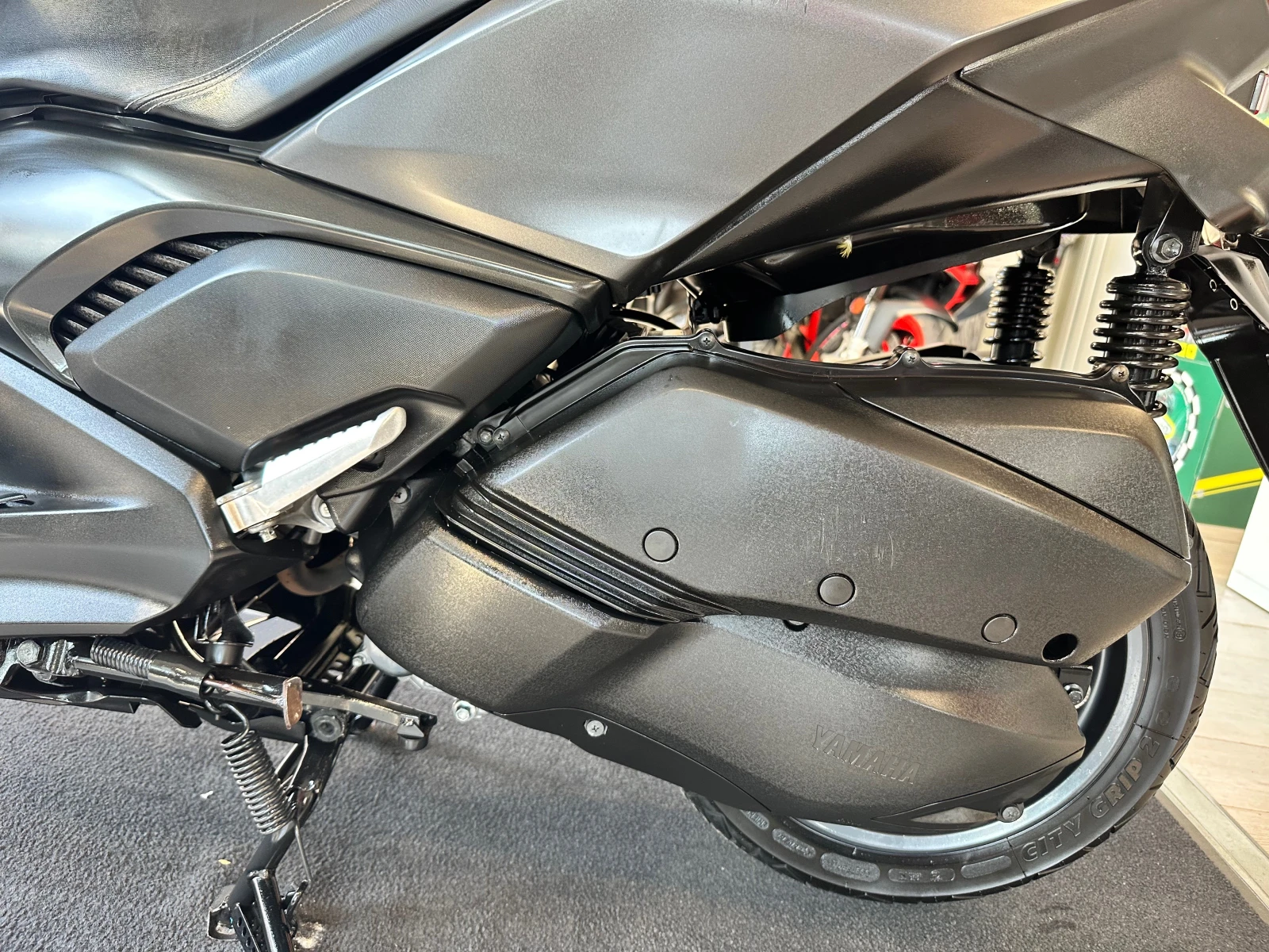 Yamaha X-max 300i ABS/TC/LED 08.2023г., снимка 9 - Мотоциклети и мототехника - 55190726