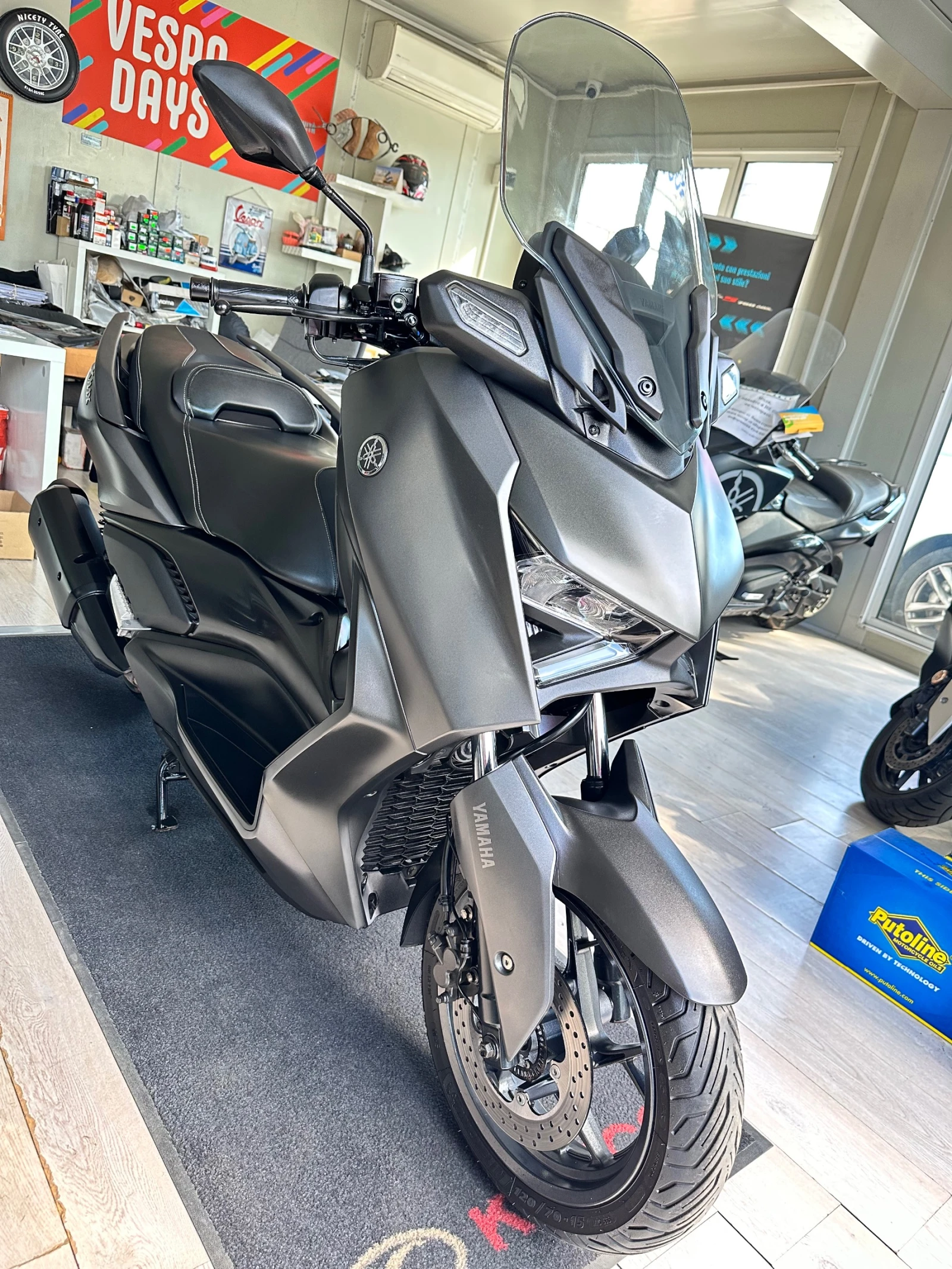 Yamaha X-max 300i ABS/TC/LED 08.2023г., снимка 5 - Мотоциклети и мототехника - 55190726