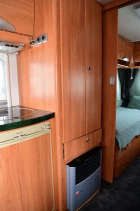 Каравана HYMER / ERIBA 461, снимка 17