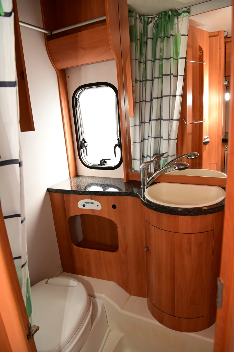 Каравана HYMER / ERIBA 461, снимка 12 - Каравани и кемпери - 49540395