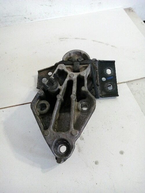 Тампон мотор Рено Лагуна 1.5ДЦИ