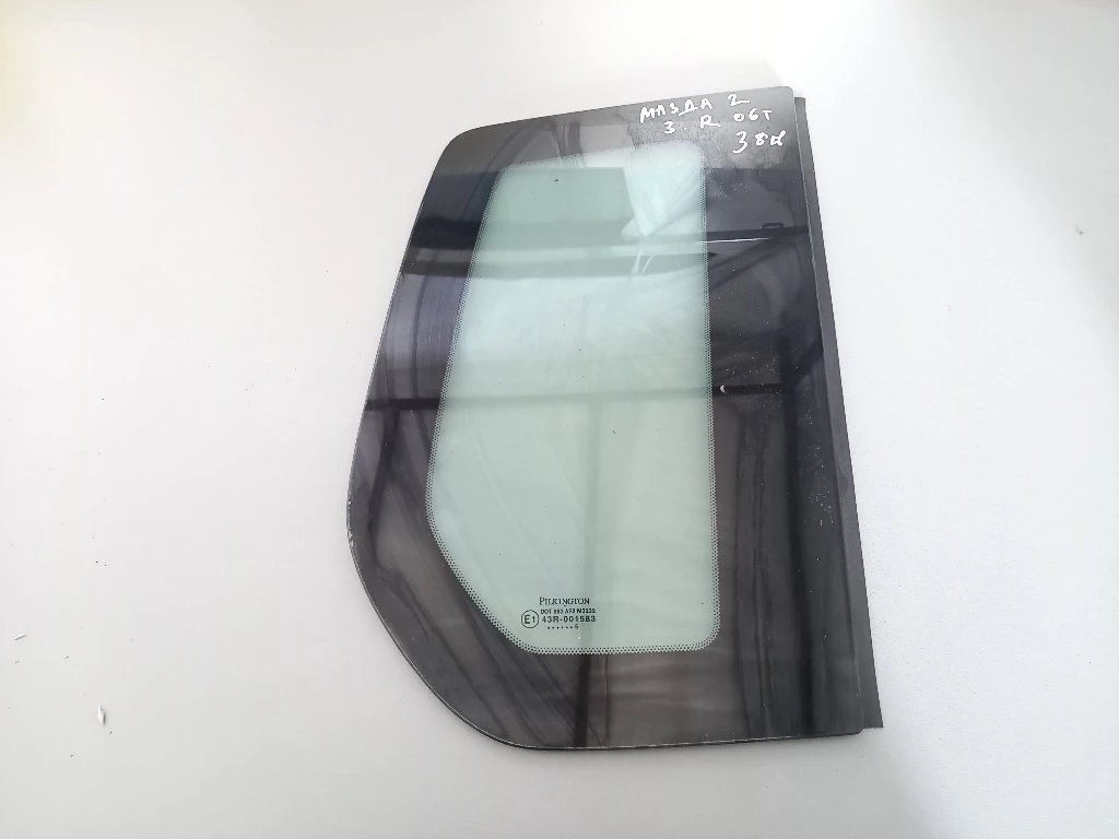 Стъкло задно дясно крайно Мазда 2 1.4д 