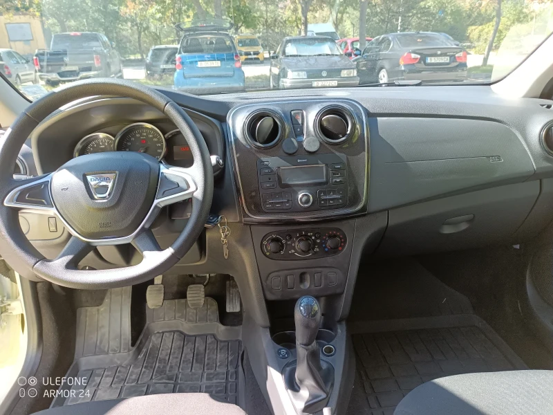 Dacia Sandero 0.9 TCe, снимка 16 - Автомобили и джипове - 47505757