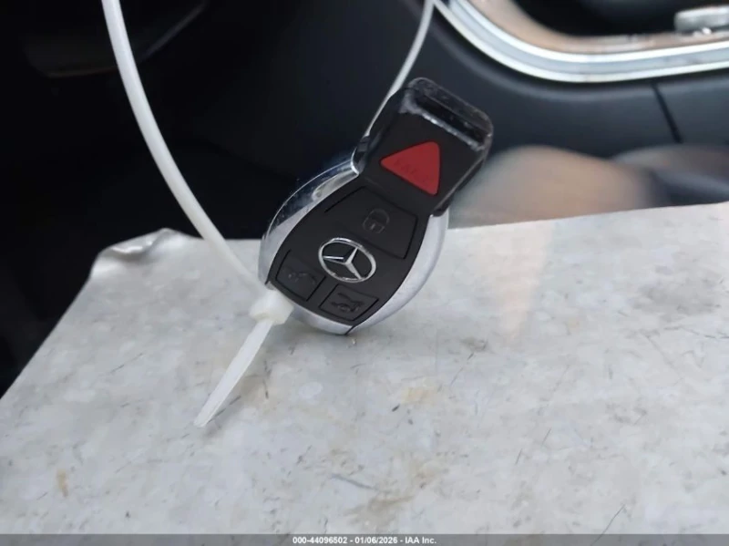 Mercedes-Benz C 300 2.0L I-4 DI, DOHC, VVT, TURBO, 241HP Rear Wheel, снимка 3 - Автомобили и джипове - 53286938