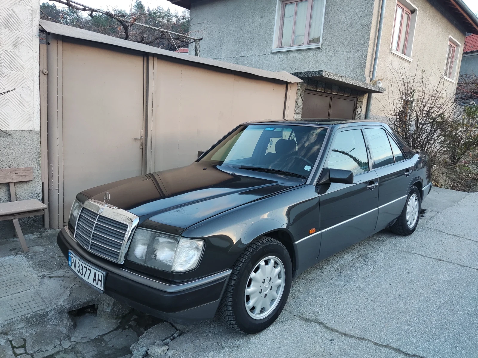 Mercedes-Benz 124  - изображение 7