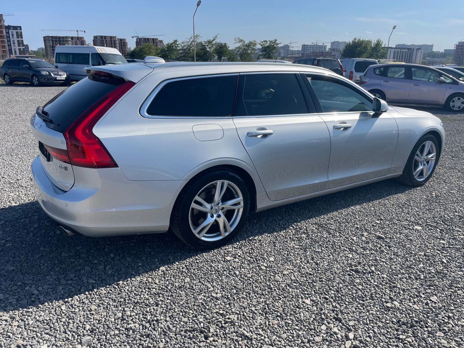 Volvo V90 2.0 D-4 AVD 4x4 - изображение 6