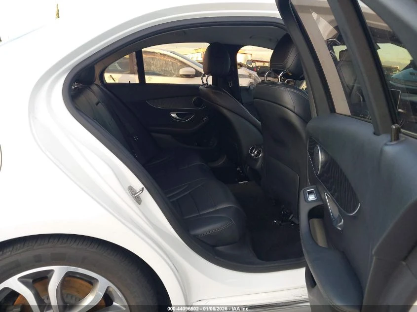 Mercedes-Benz C 300 2.0L I-4 DI, DOHC, VVT, TURBO, 241HP Rear Wheel | Mobile.bg � ����������� 13