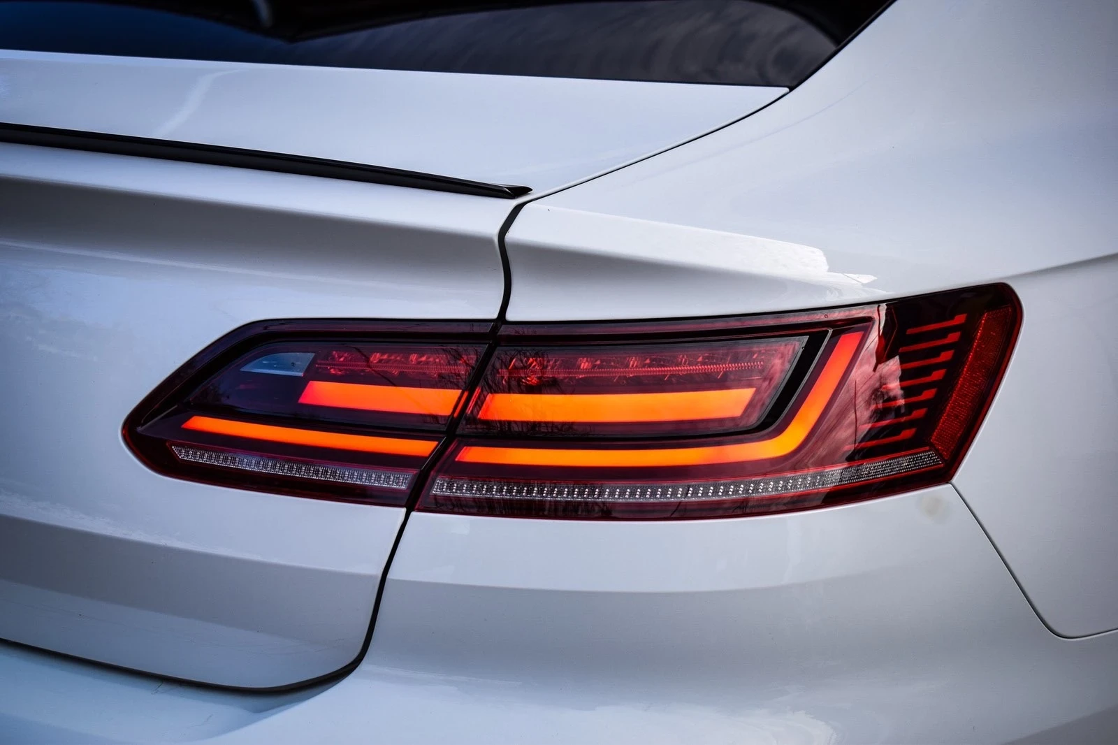 VW Arteon 2.0 Tsi R-Line, снимка 6 - Автомобили и джипове - 54244550