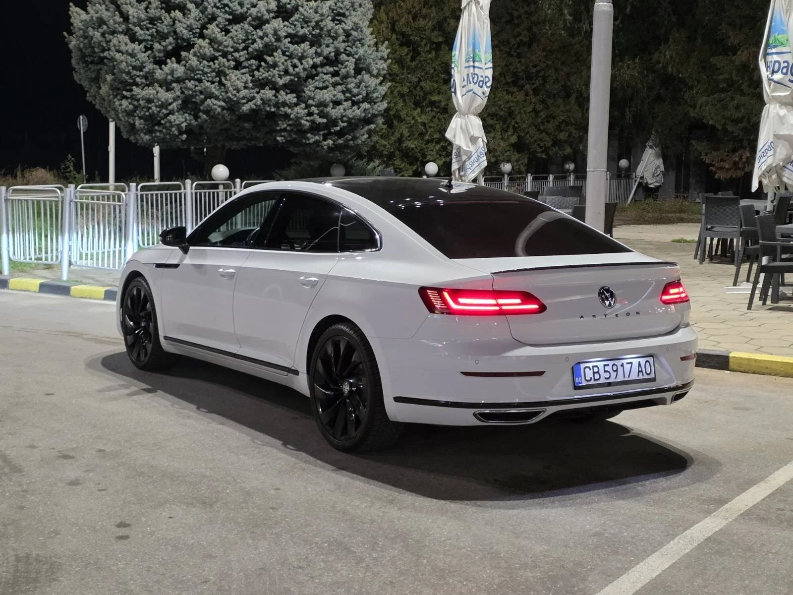 VW Arteon 2.0 Tsi R-Line, снимка 16 - Автомобили и джипове - 54244550