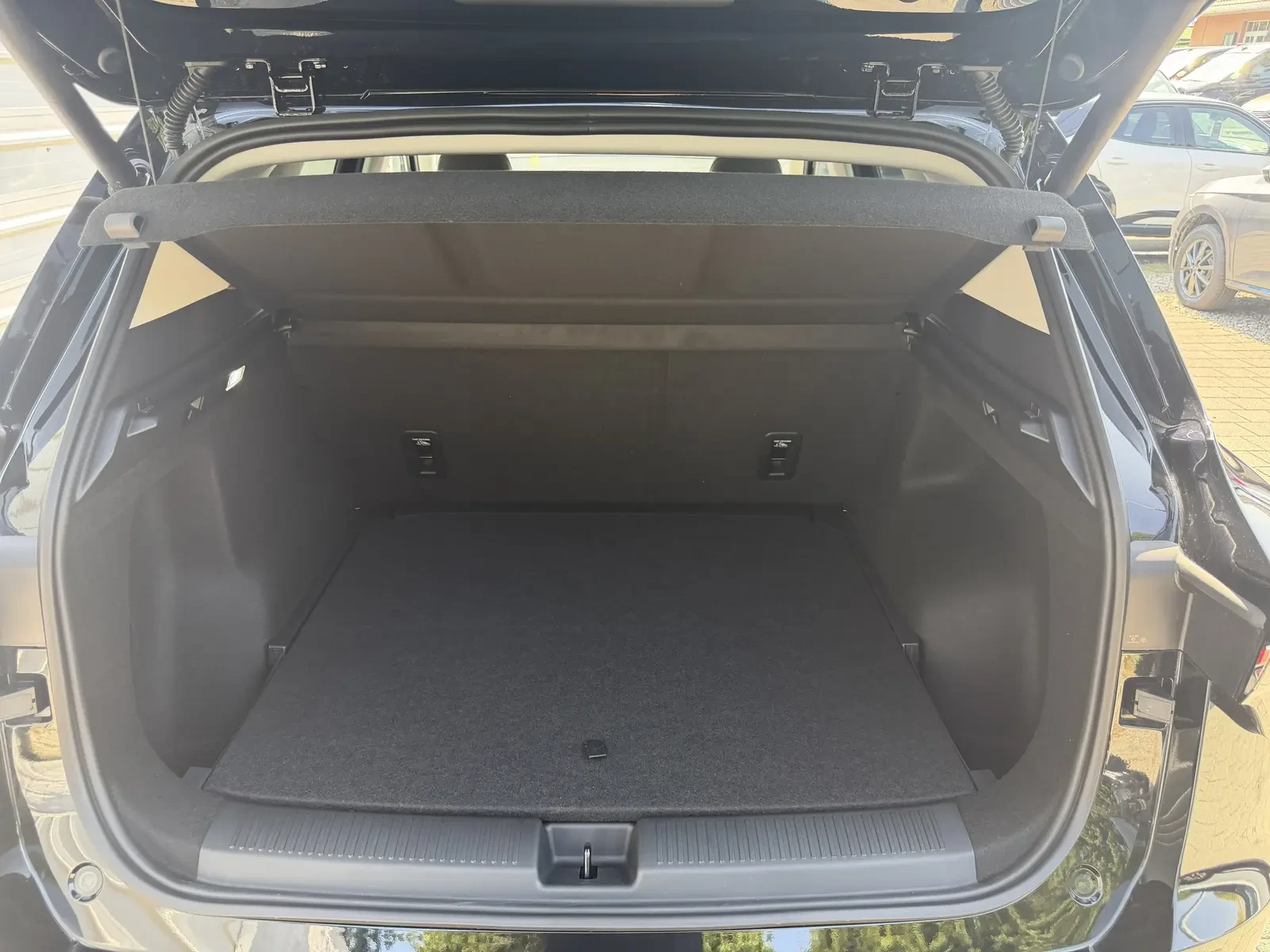 Mg S5 Luxury Long Range, снимка 12 - Автомобили и джипове - 55402117