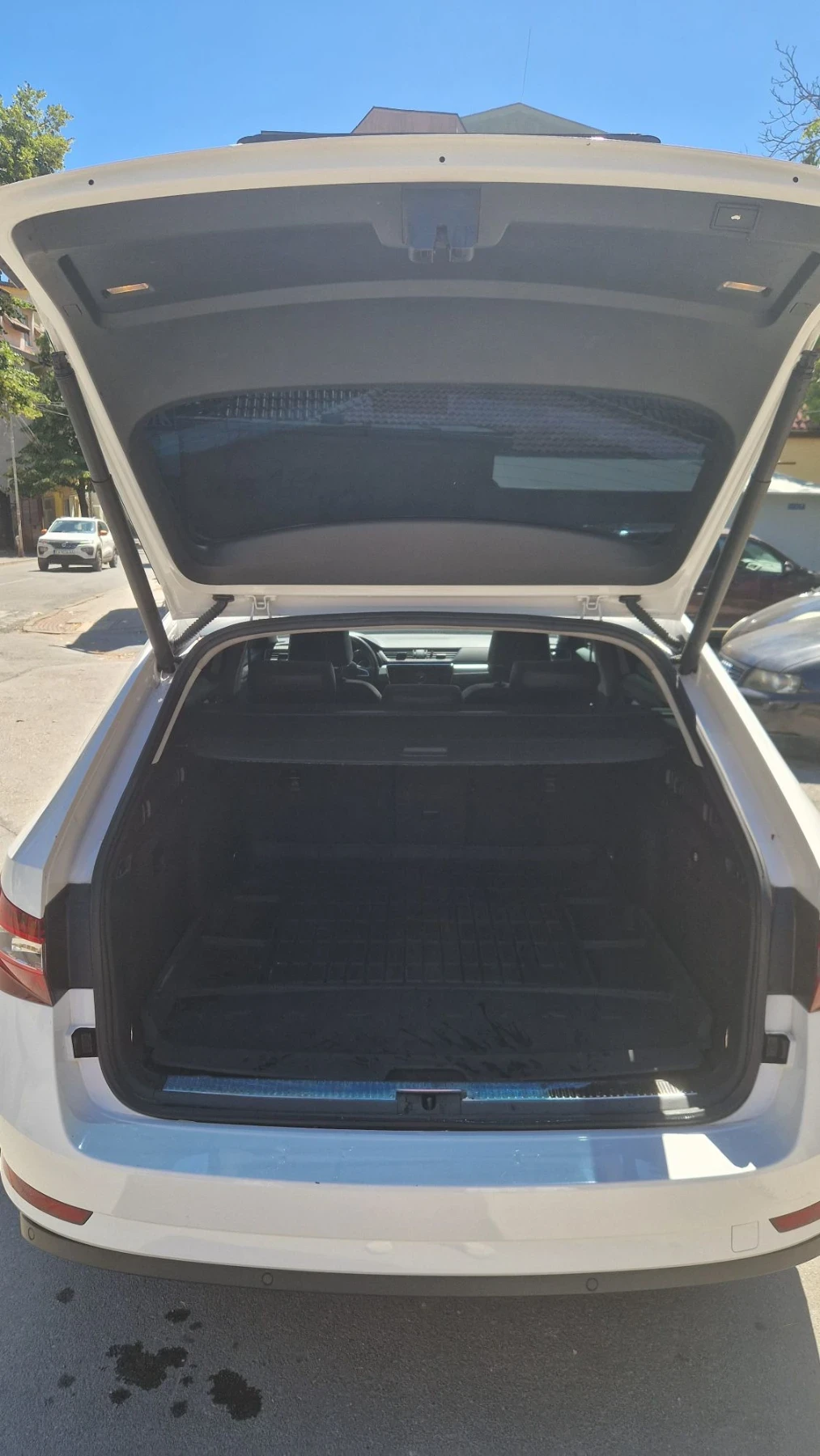 Skoda Superb, снимка 8 - Автомобили и джипове - 55771142