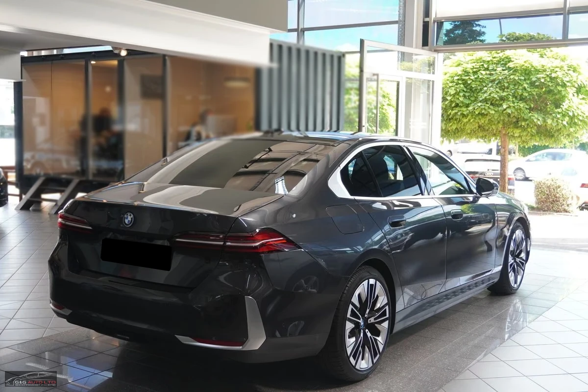 BMW 550 e/PHEV 3.0/489HP/4x4/HK/PANO/LED/360/342h, снимка 5 - Автомобили и джипове - 56201166