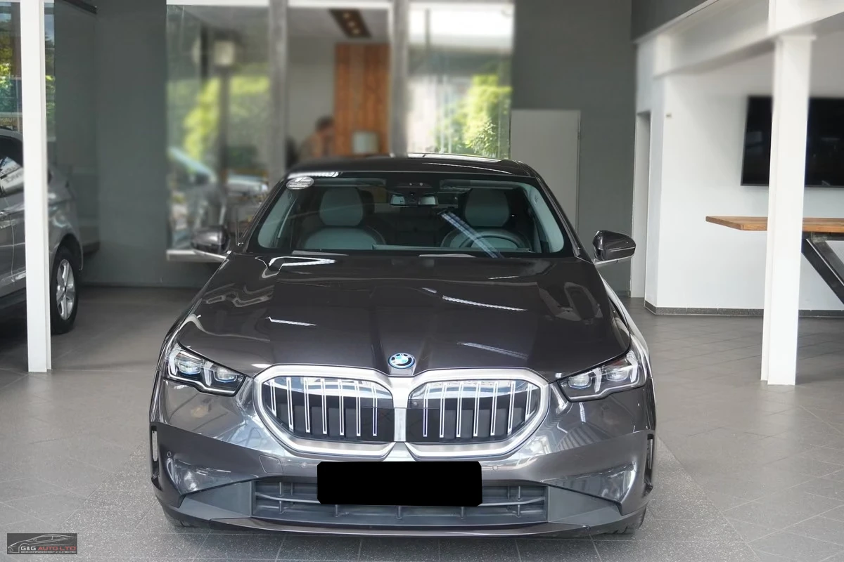 BMW 550 e/PHEV 3.0/489HP/4x4/HK/PANO/LED/360/342h, снимка 2 - Автомобили и джипове - 56201166