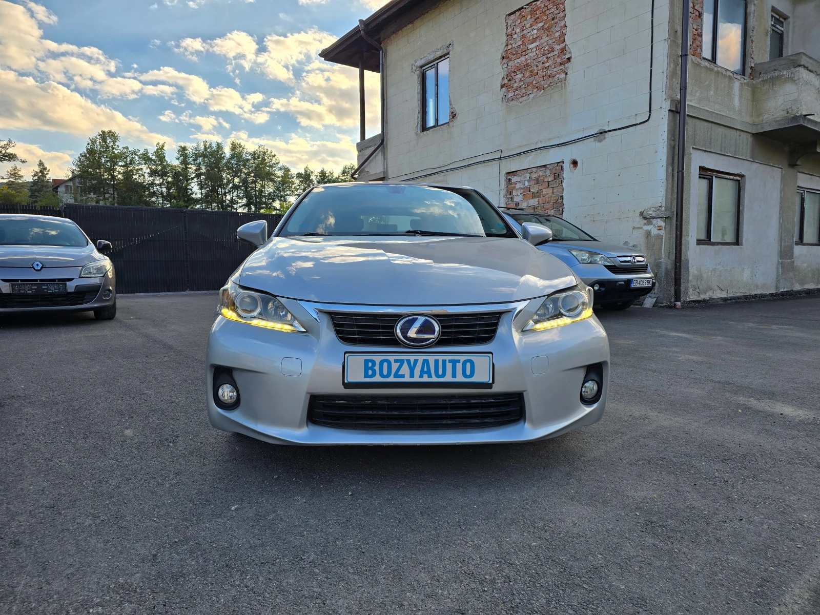 Lexus CT 200h 1.8HYBRID, снимка 2 - Автомобили и джипове - 56216195