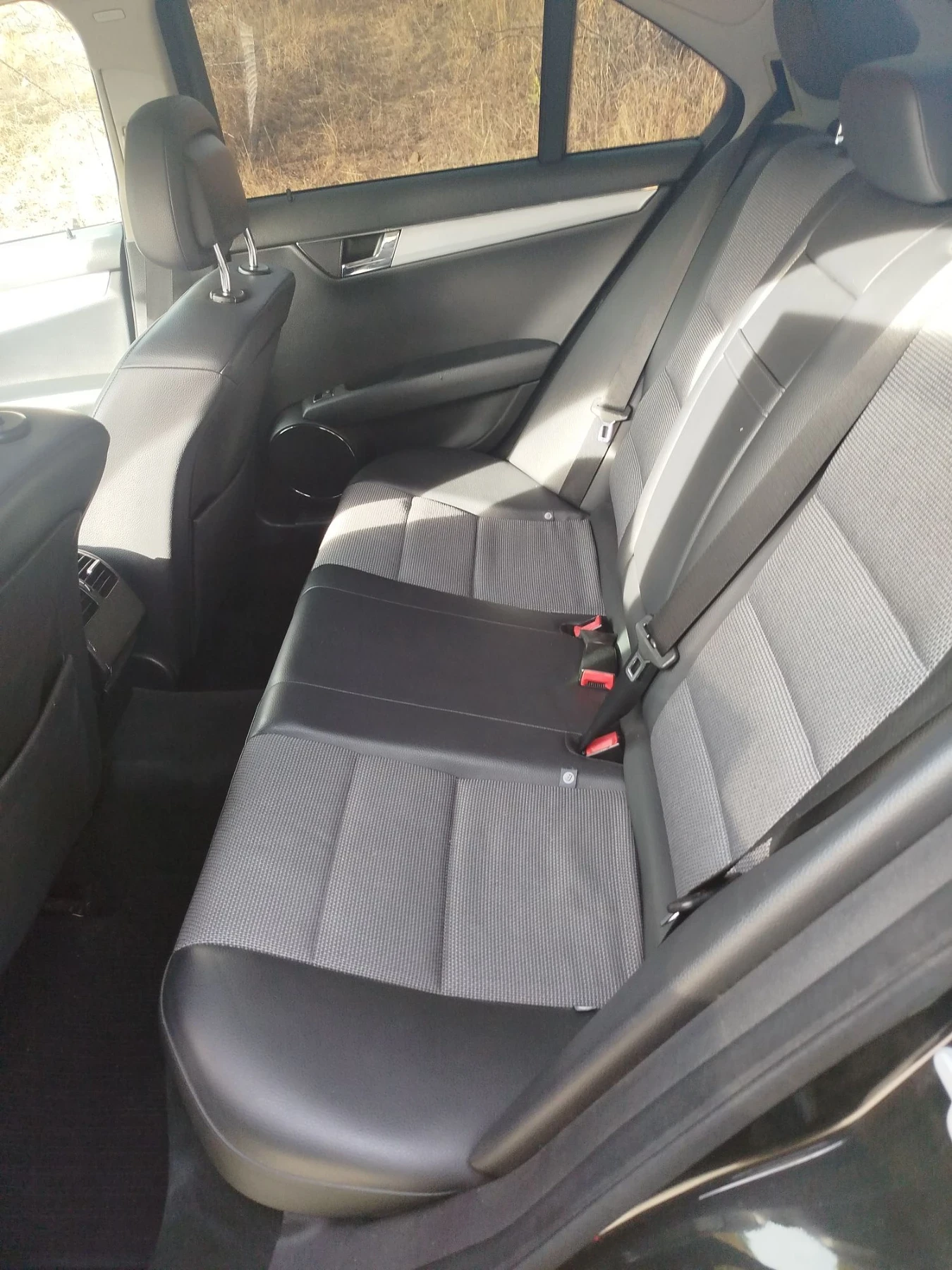 Mercedes-Benz C 220, снимка 9 - Автомобили и джипове - 56599819