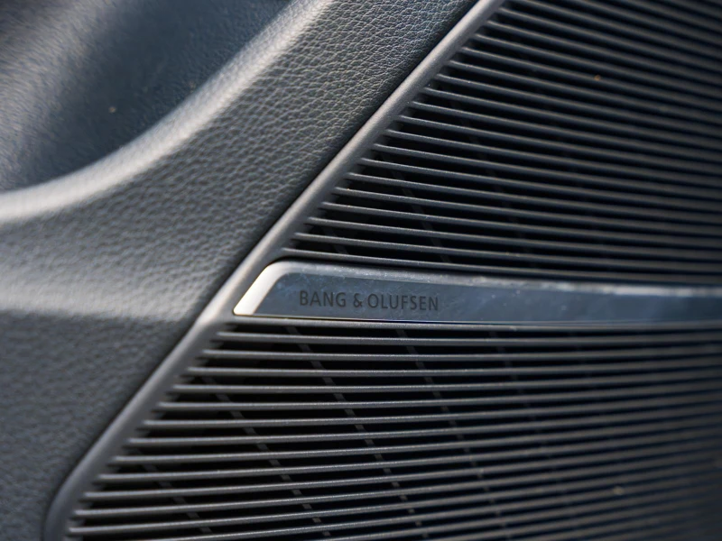 Audi Q8 50TDI Quattro S-line* 360 Cam* Bang&Olufsen* HuD* , снимка 11 - Автомобили и джипове - 52964587