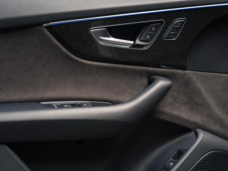 Audi Q8 50TDI Quattro S-line* 360 Cam* Bang&Olufsen* HuD* , снимка 10 - Автомобили и джипове - 52964587