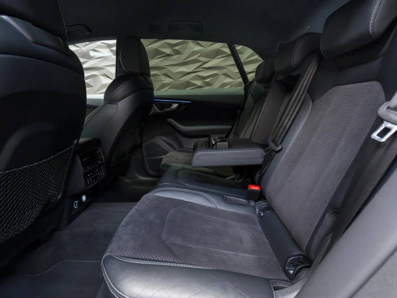 Audi Q8 50TDI Quattro S-line* 360 Cam* Bang&Olufsen* HuD* , снимка 5 - Автомобили и джипове - 52964587