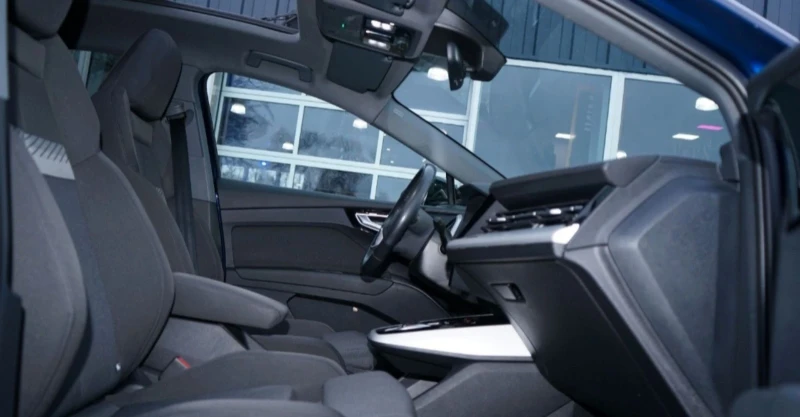 Audi Q4 E tron/Sportback Advanced/Pano/Kamera/, снимка 13 - Автомобили и джипове - 53568086