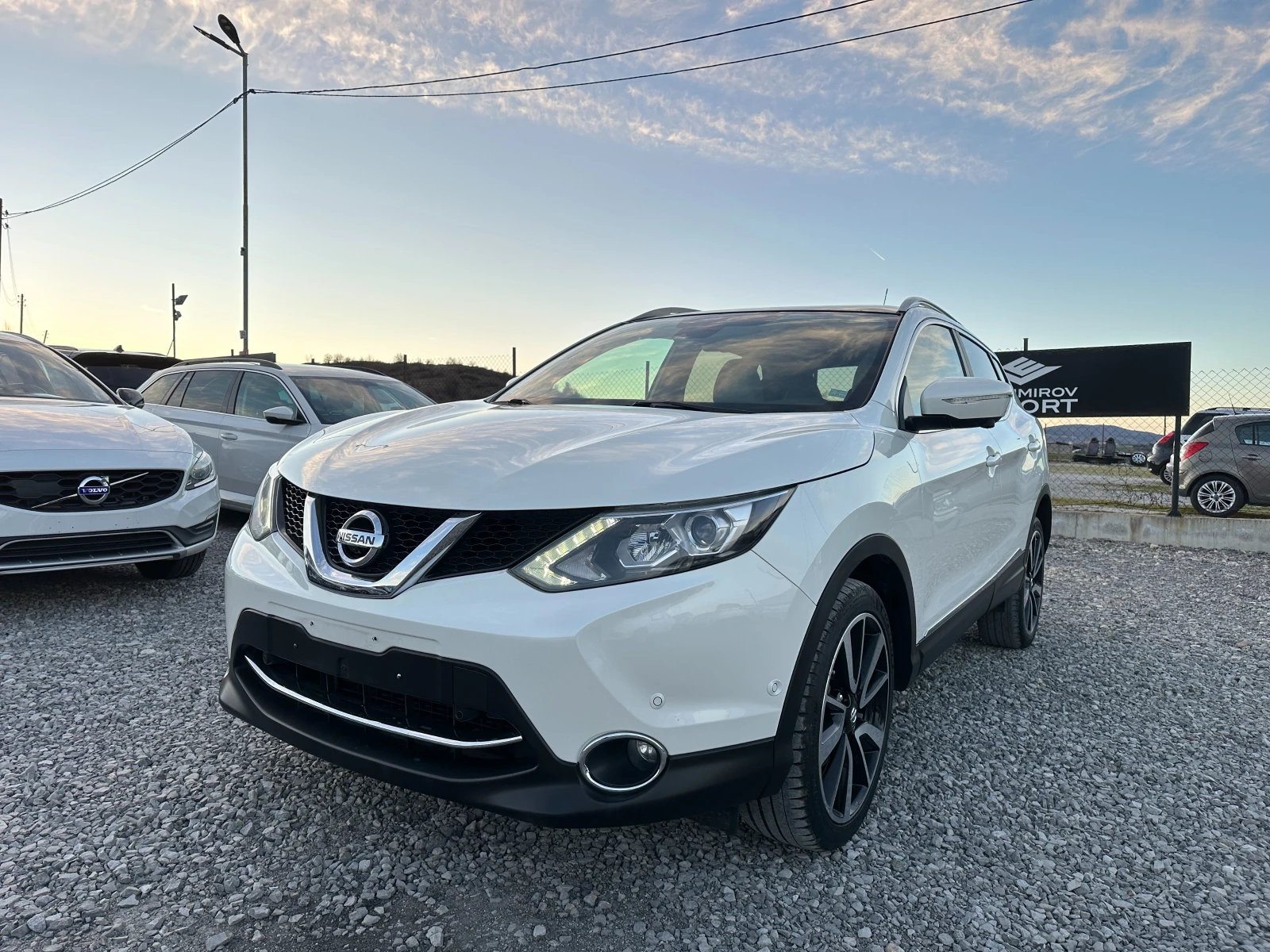 Nissan Qashqai 1.6dCI PREMIER 4x4 FULL, снимка 1