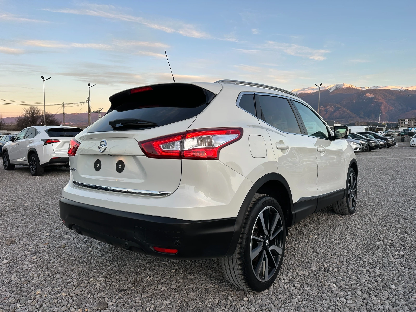 Nissan Qashqai 1.6dCI PREMIER 4x4 FULL - изображение 4