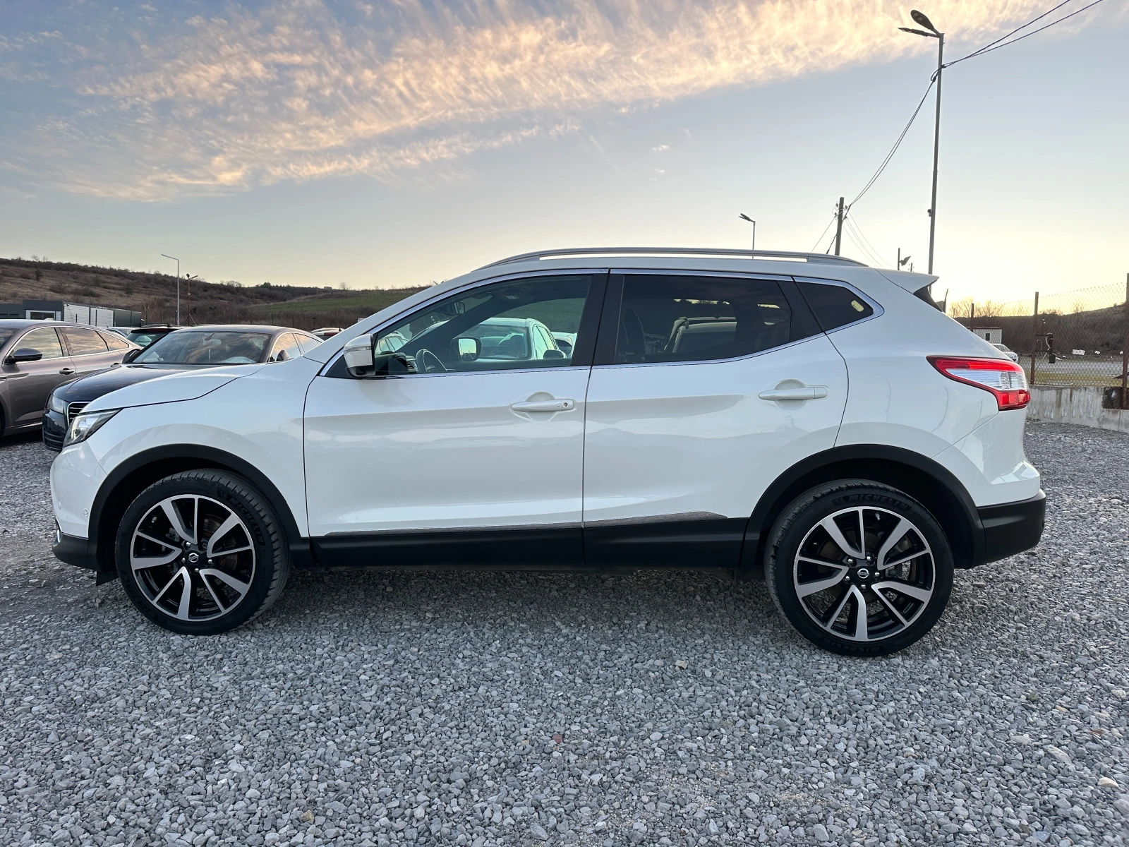 Nissan Qashqai 1.6dCI PREMIER 4x4 FULL - изображение 2