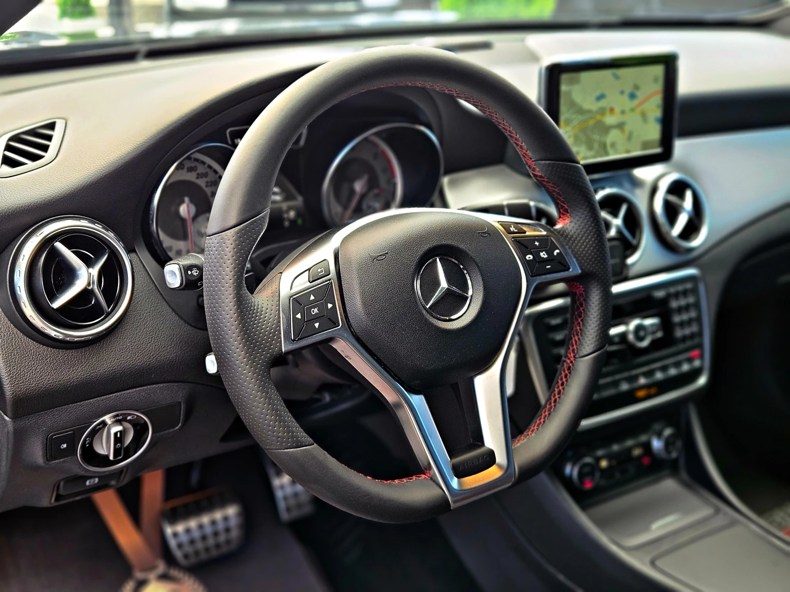 Mercedes-Benz GLA 200 AMG/4МАТIC/GERMANY/CAMERA/ПОДГРЕВ/OFFROAD/DSR/LIZI, снимка 11 - Автомобили и джипове - 53826815