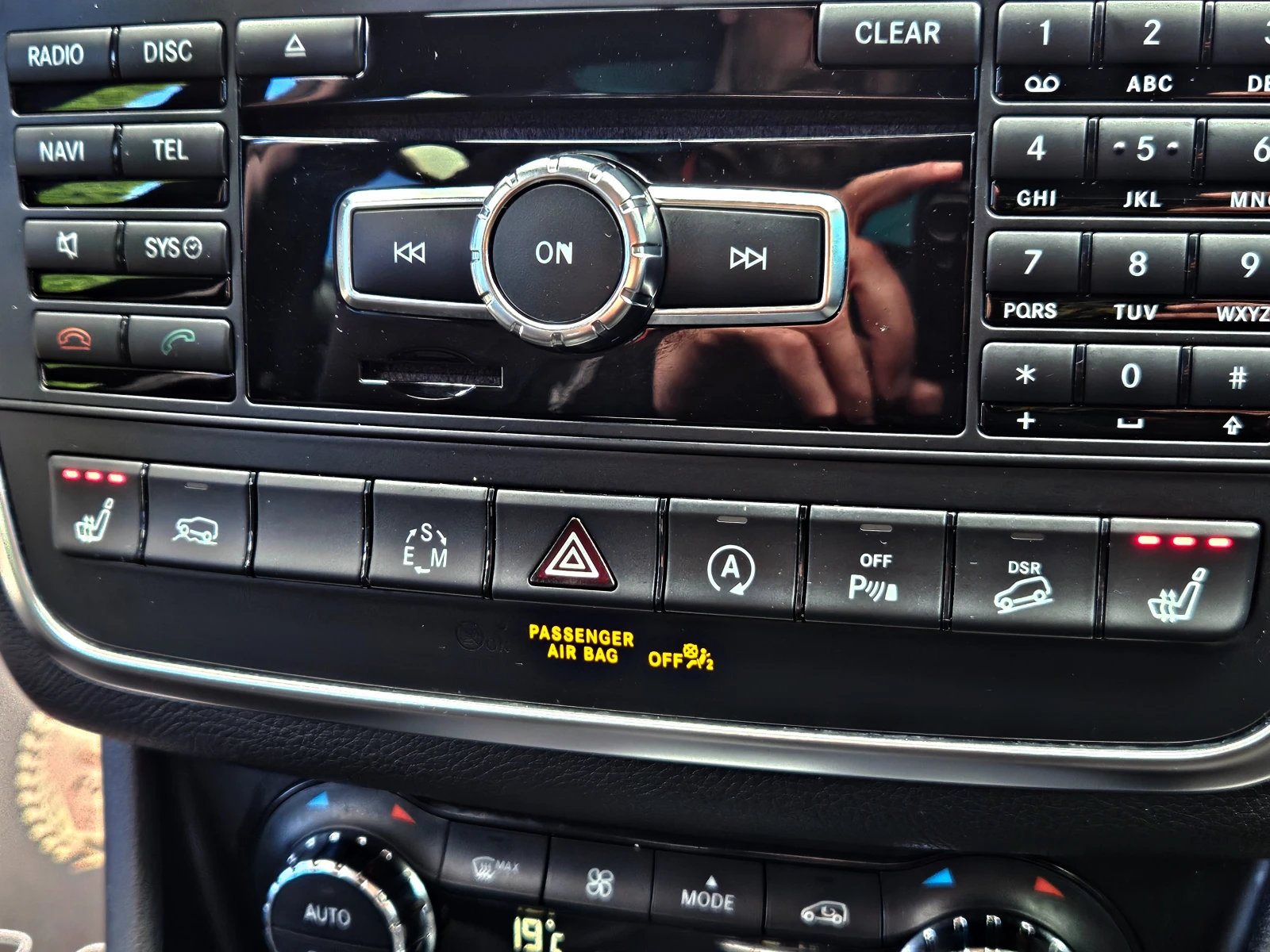 Mercedes-Benz GLA 200 AMG/4МАТIC/GERMANY/CAMERA/ПОДГРЕВ/OFFROAD/DSR/LIZI, снимка 12 - Автомобили и джипове - 53826815