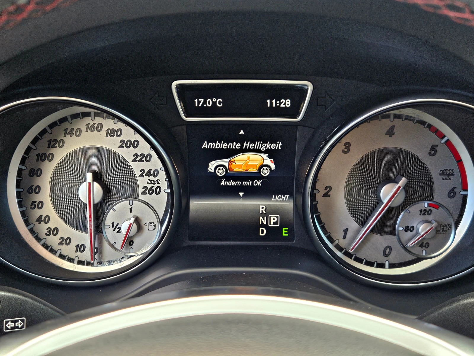 Mercedes-Benz GLA 200 AMG/4МАТIC/GERMANY/CAMERA/ПОДГРЕВ/OFFROAD/DSR/LIZI, снимка 10 - Автомобили и джипове - 53826815