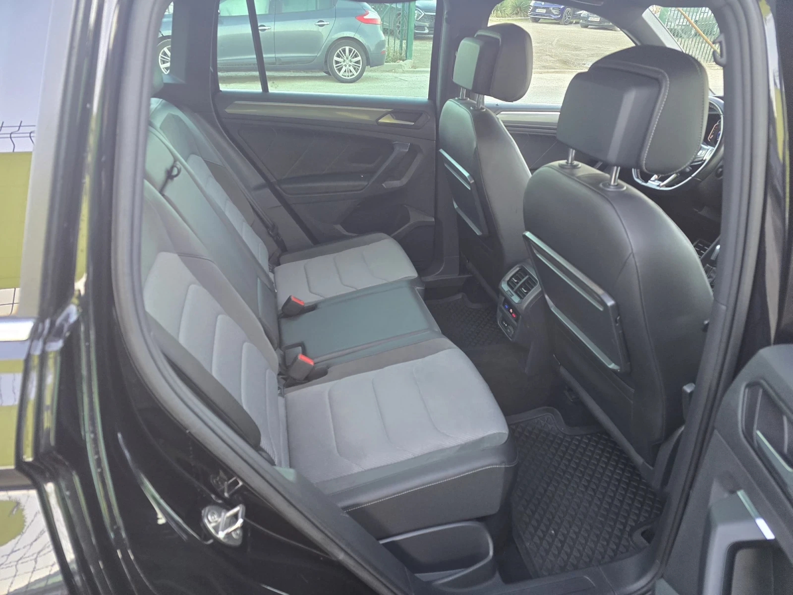 VW Tiguan R-LINE/DIGITAL/2.0 TDI 4-MOTION, снимка 11 - Автомобили и джипове - 55233895