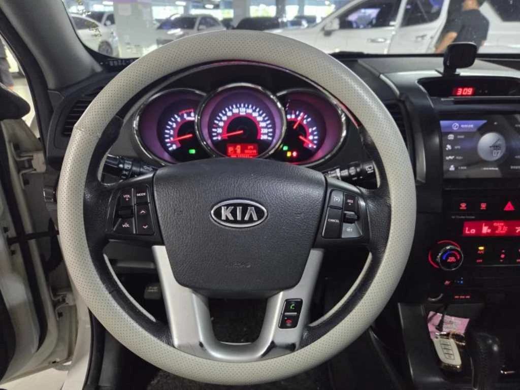 Kia Sorento 2.0* ЛЮК* ПОДГРЕВ ВОЛАН* КРАЙНА ЦЕНА, снимка 4 - Автомобили и джипове - 55496162