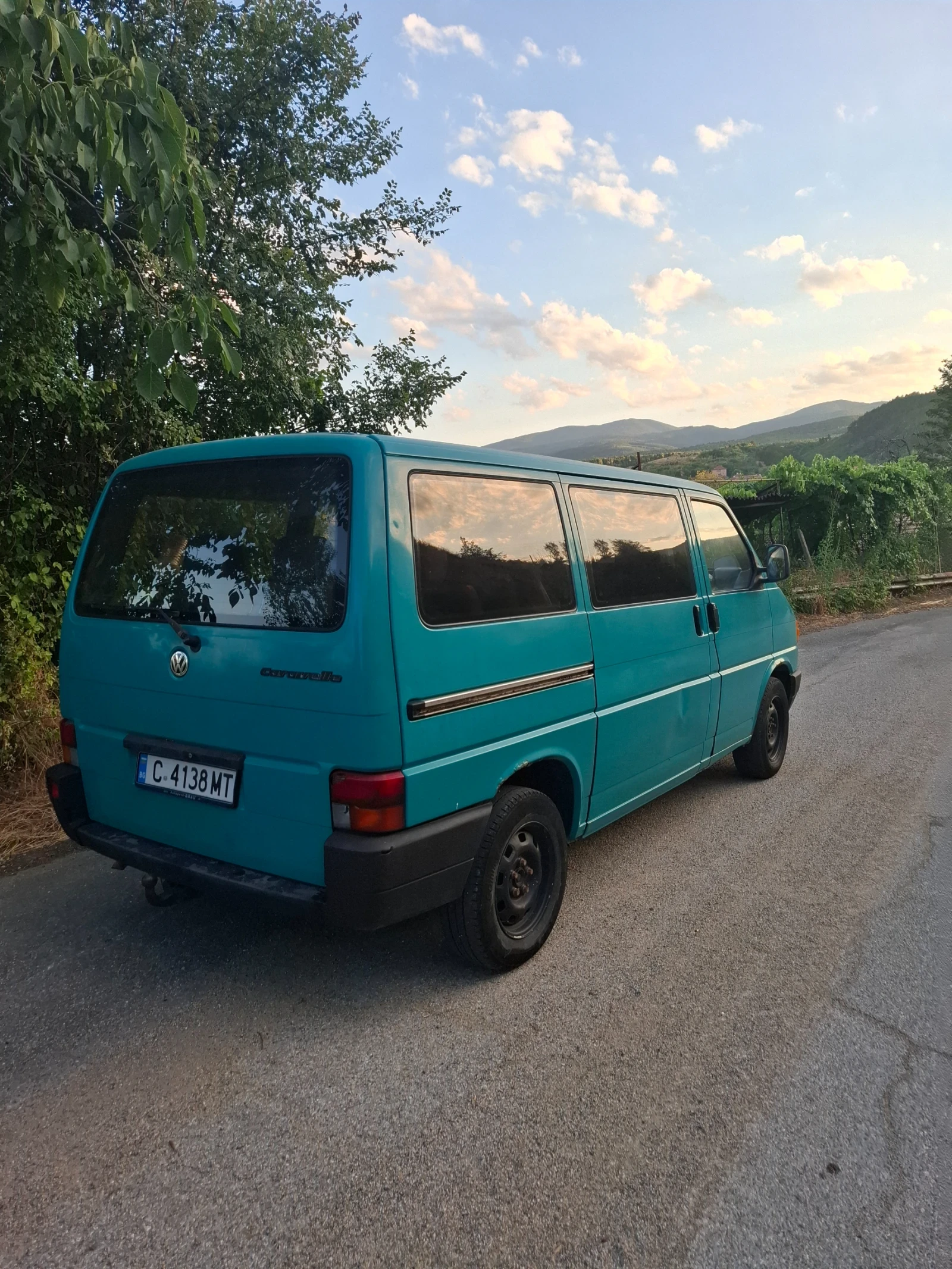 VW Caravelle 2.4D, снимка 4 - Бусове и автобуси - 54353338